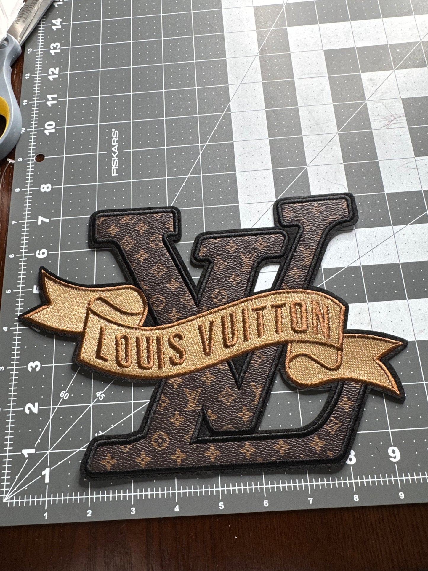 LV (10 inches )