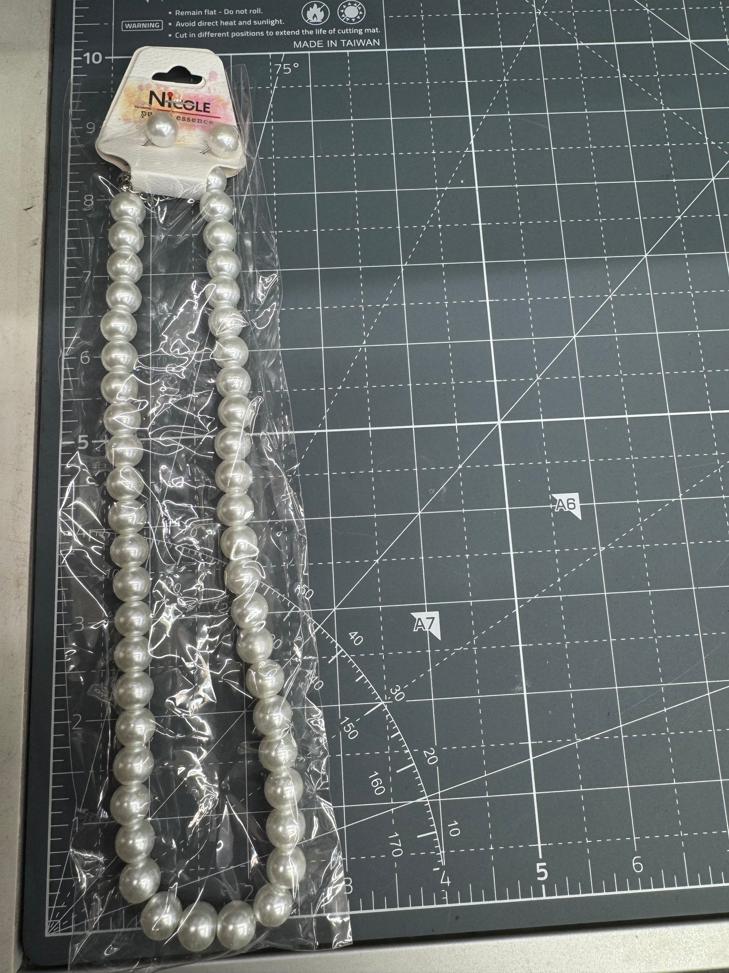 Pearls Ties necklace 