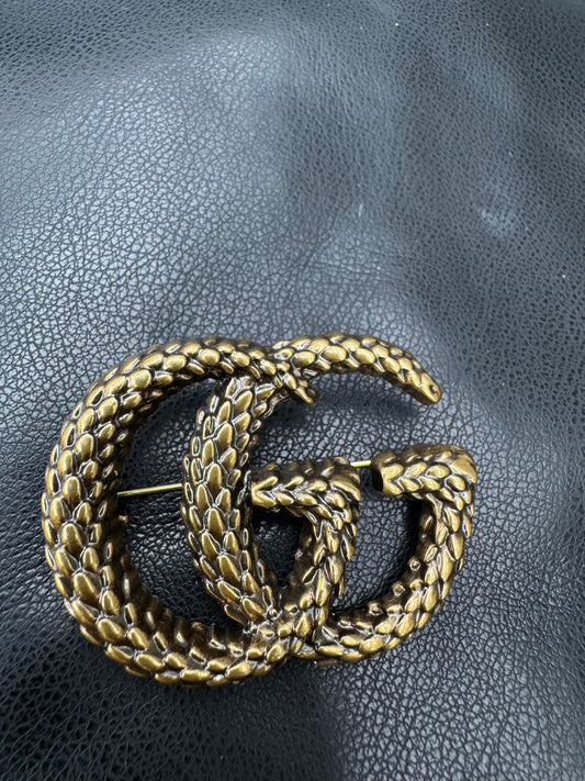 GG brooch