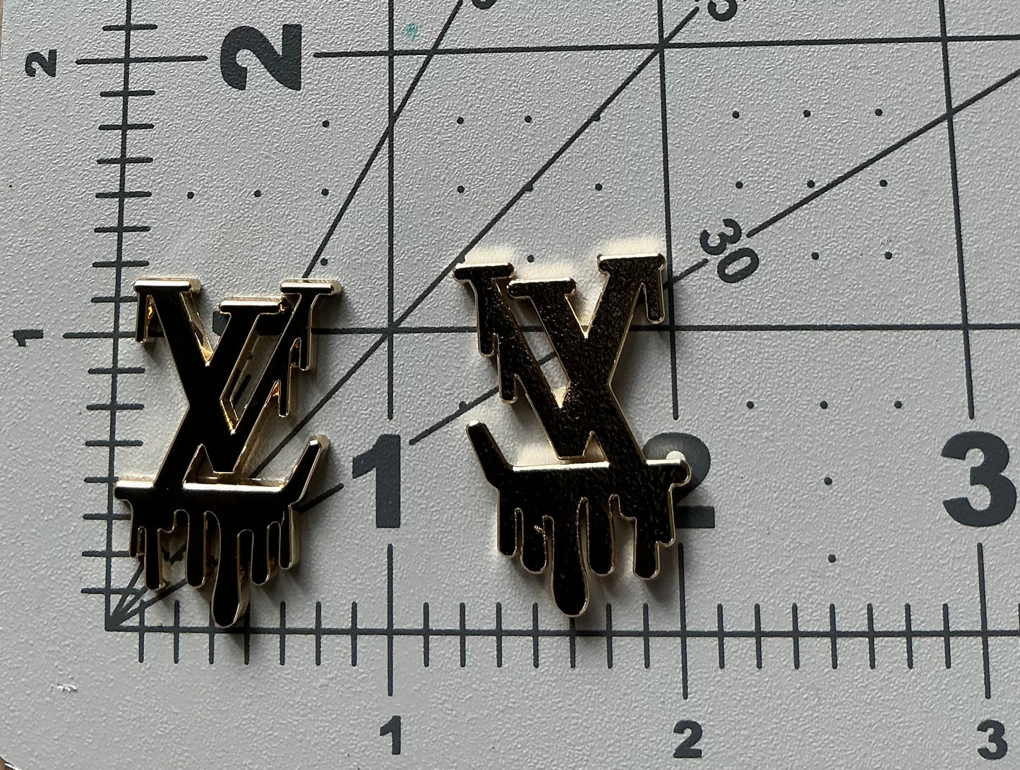 LV DRIP Flat back CHARM